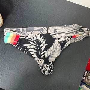 PINK Victoria's Secret Black and Cream Leaf Print Panties